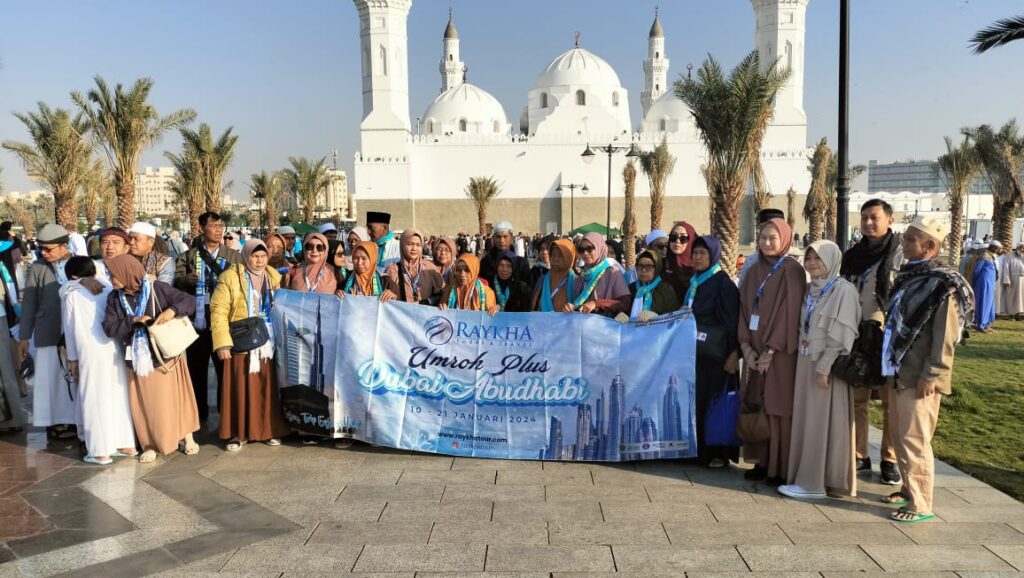 Jamaah Umroh Raykha Travel Umroh di Masjid Quba